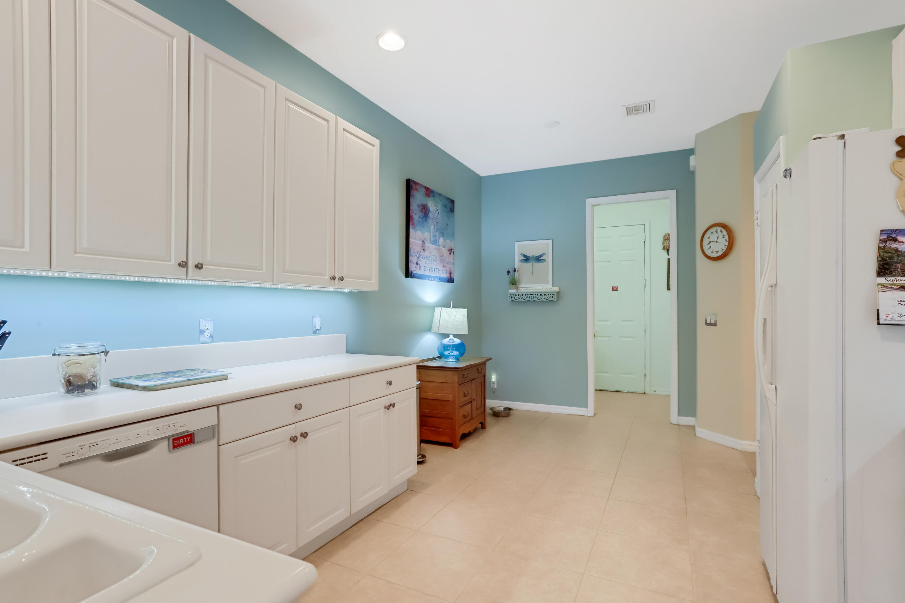 123 Lancaster Road Boynton Beach, FL 33426 - Photo 6 of 40 Kitchen