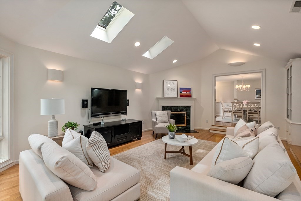 15 Linwood Road Wellesley, MA 02481 - Photo 2 of 33