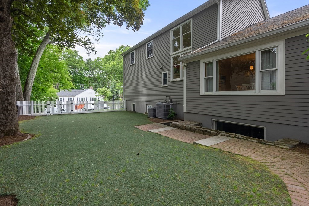 15 Linwood Road Wellesley, MA 02481 - Photo 30 of 33