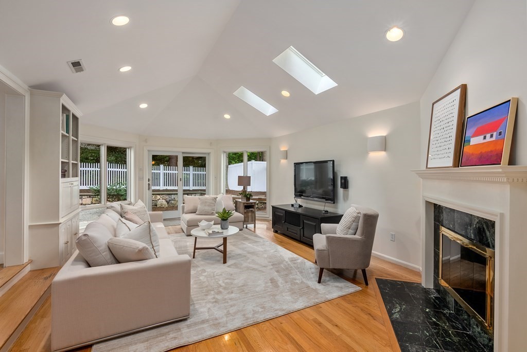 15 Linwood Road Wellesley, MA 02481 - Photo 3 of 33