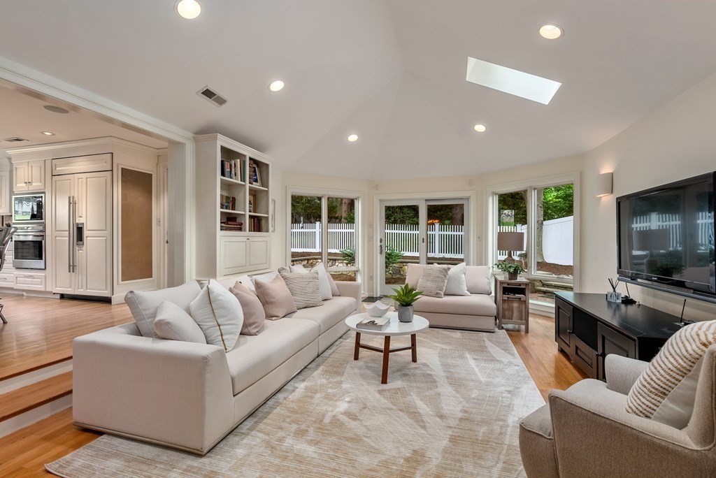 15 Linwood Road Wellesley, MA 02481 - Photo 4 of 33