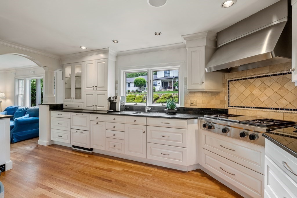 15 Linwood Road Wellesley, MA 02481 - Photo 9 of 33