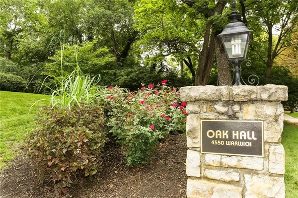 $189,000 | 4550 Warwick Boulevard, Unit 408, Kansas City, MO 64111