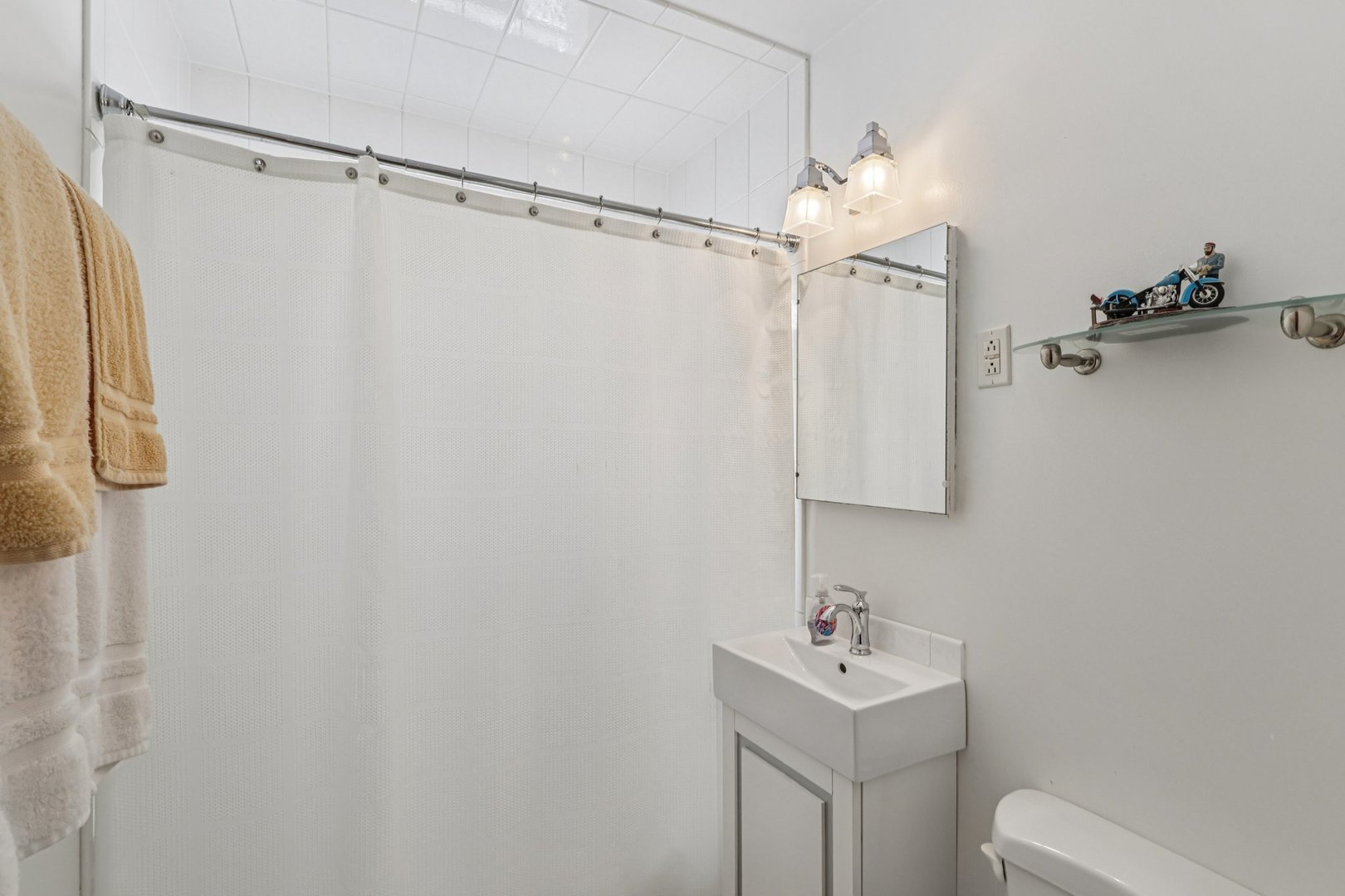 9219 South Spaulding Avenue Evergreen Park, IL 60805 - Photo 14 of 23 a bathroom with a sink mirror and a shower