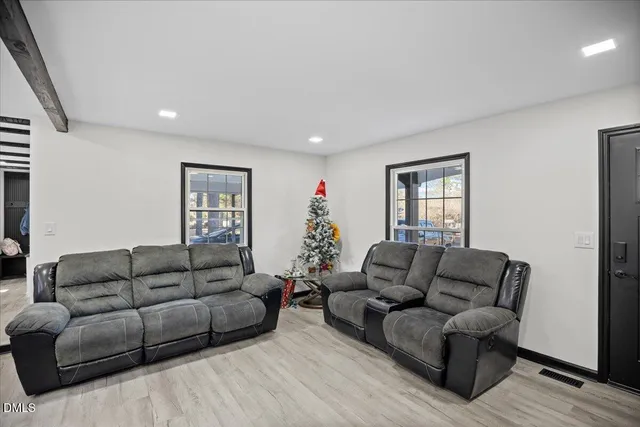 a view of livingroom with furniture