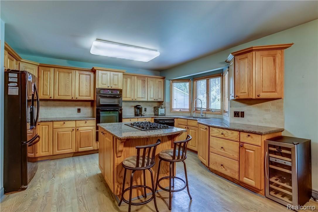 10551 Betterly Road Fowlerville, MI 48836 - Photo 11 of 34 011-10551Betterly-Howell-MI-48843-full.jpg