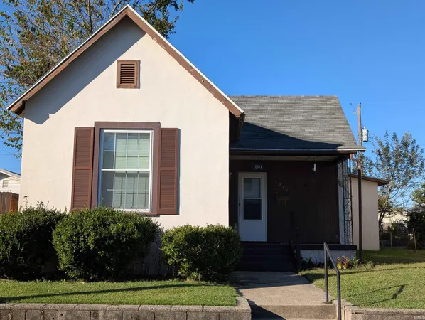 $82,500 | 1001 East Locust Street, Vincennes, IN 47591