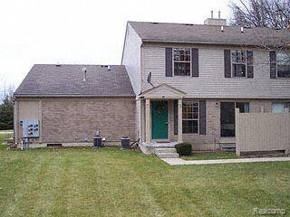 80 Pine Tree Ridge, Unit 30 Waterford, MI 48327 - Photo 2 of 10 Outside
