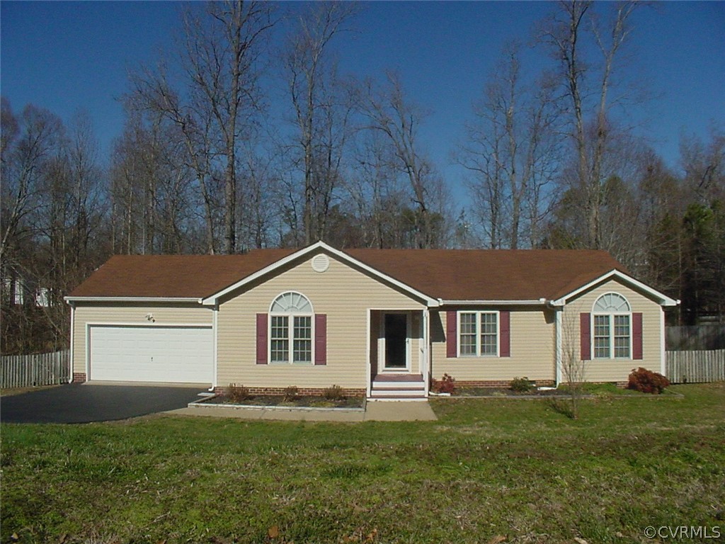 Easy maintenance vinyl sided, one level move in re