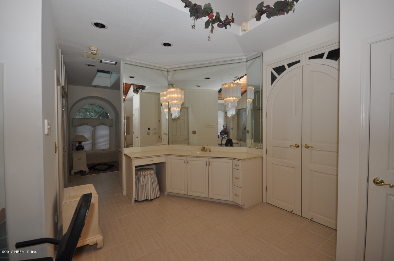 12807 Fort Caroline Road Jacksonville, FL 32225 - Photo 17 of 41 Master Bath - Her Side