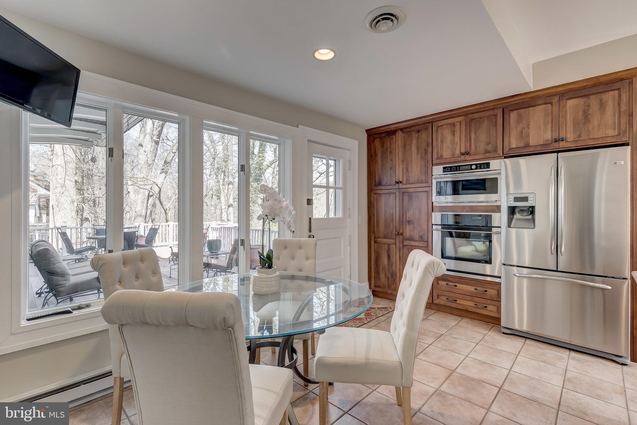 112 Longwood Road Baltimore, MD 21210 - Photo 27 of 77 Eat-in kitchen with table space