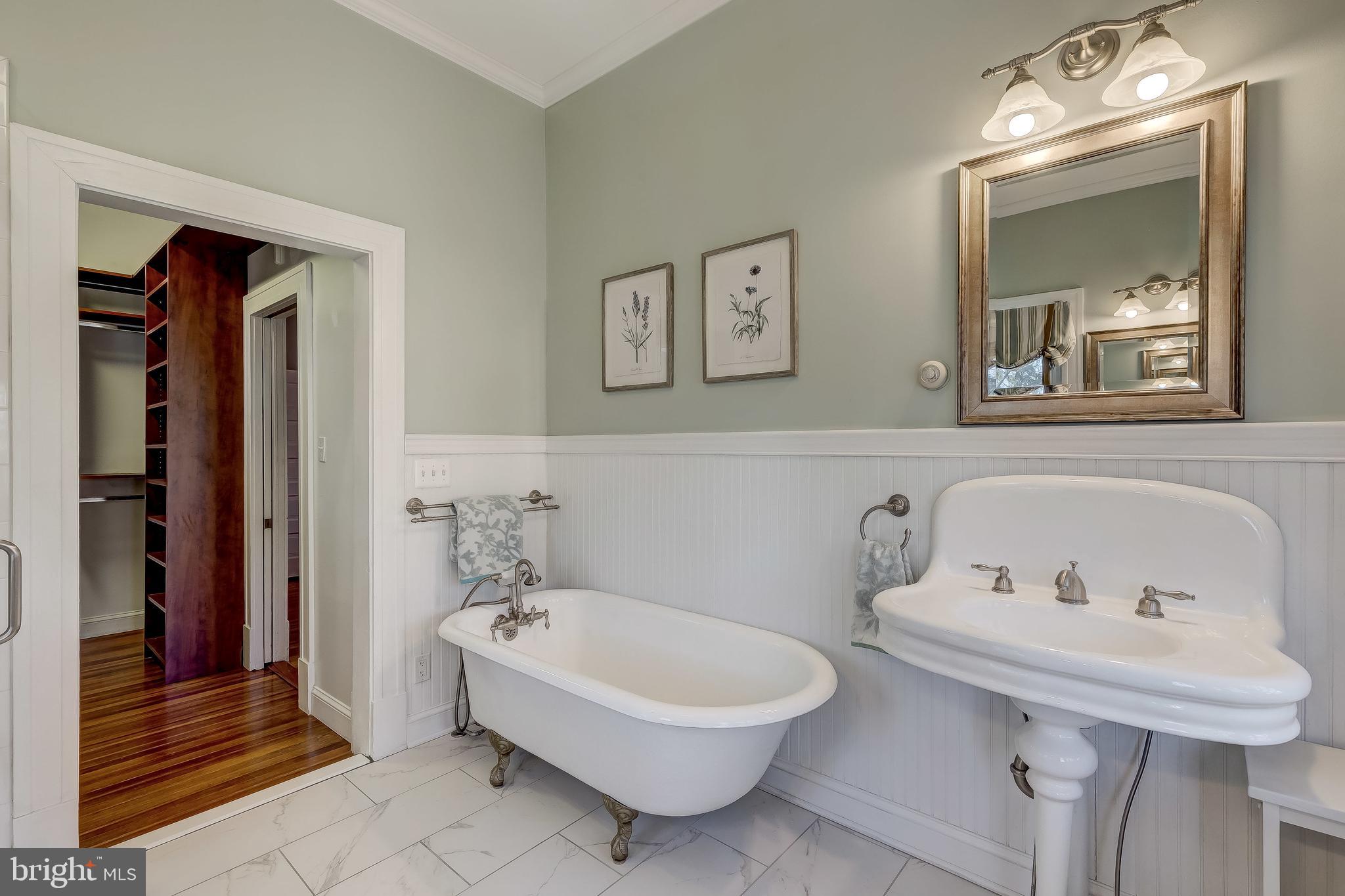 112 Longwood Road Baltimore, MD 21210 - Photo 55 of 77 Double sinks and claw foot tub