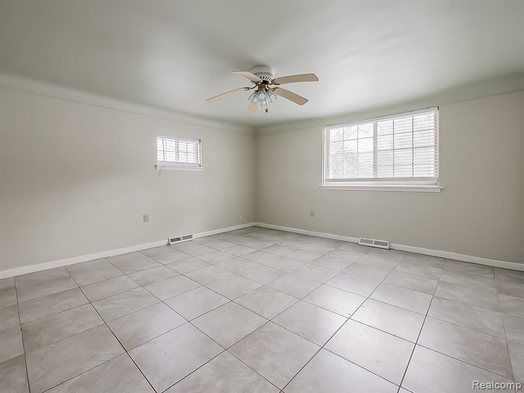 25323 Orchard Lake Road Farmington, MI 48336 - Photo 4 of 42