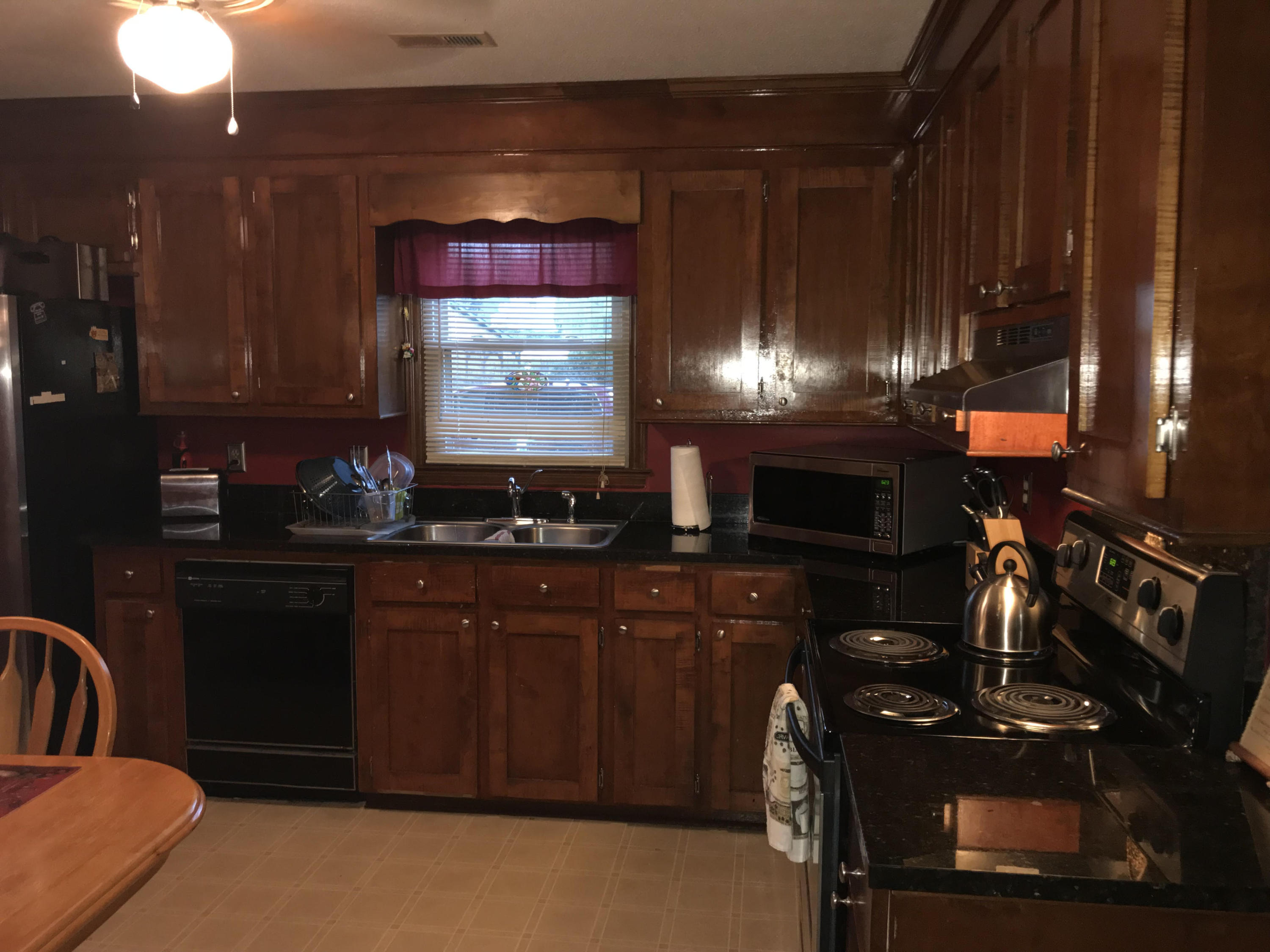 139 Rosedale Avenue Goose Creek, SC 29445 - Photo 5 of 12 kitchen5