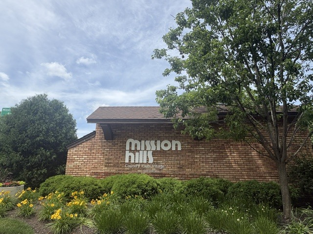 1621 Mission Hills Road, Unit N201 Northbrook, IL 60062 - Photo 4 of 28