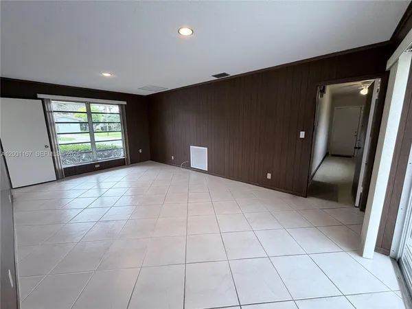 $4,200 | 5011 Madison Street, Hollywood, FL 33021