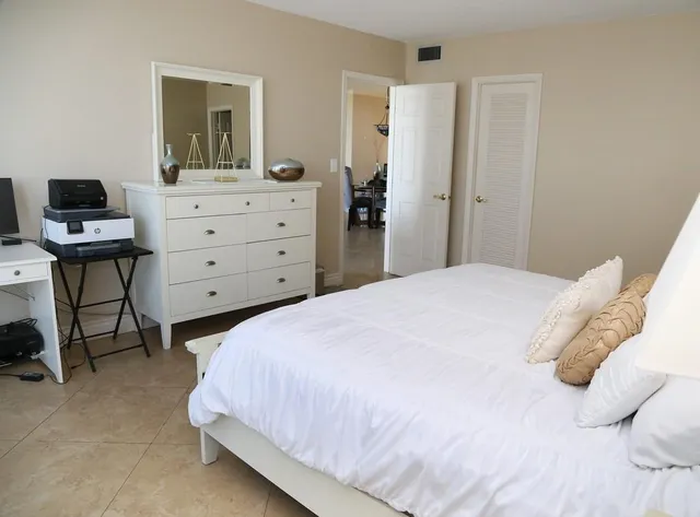 $550,000 | 521 North Riverside Drive, Unit 602, Pompano Beach, FL 33062