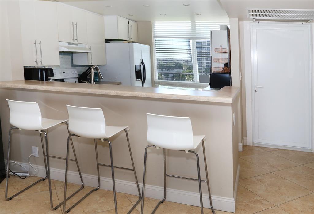 521 North Riverside Drive, Unit 602 Pompano Beach, FL 33062 - Photo 13 of 29 Kitchen
