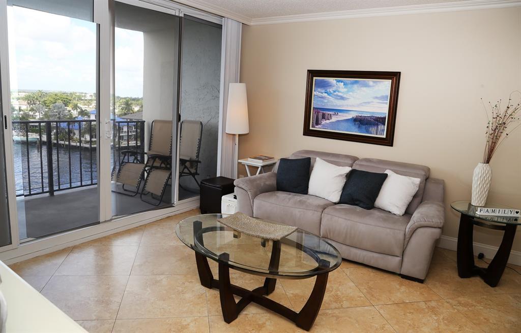 521 North Riverside Drive, Unit 602 Pompano Beach, FL 33062 - Photo 20 of 29 Livingroom