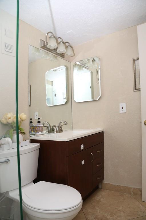 521 North Riverside Drive, Unit 602 Pompano Beach, FL 33062 - Photo 23 of 29 Second Bathroom