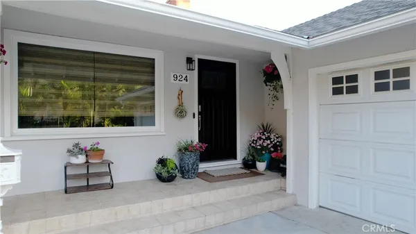 $1,925,000 | 924 Irving Drive, Burbank, CA 91504