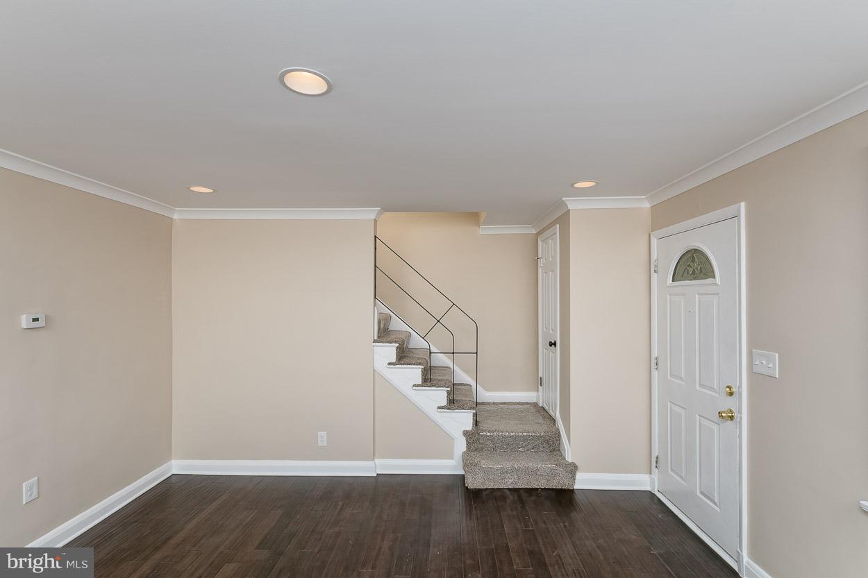 811 St Dunstans Road Baltimore, MD 21212 - Photo 14 of 30 Living Room