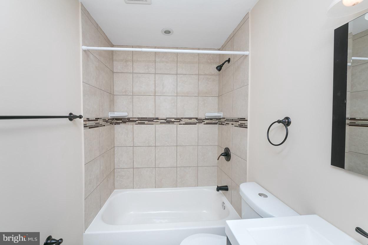 811 St Dunstans Road Baltimore, MD 21212 - Photo 18 of 30 Bath