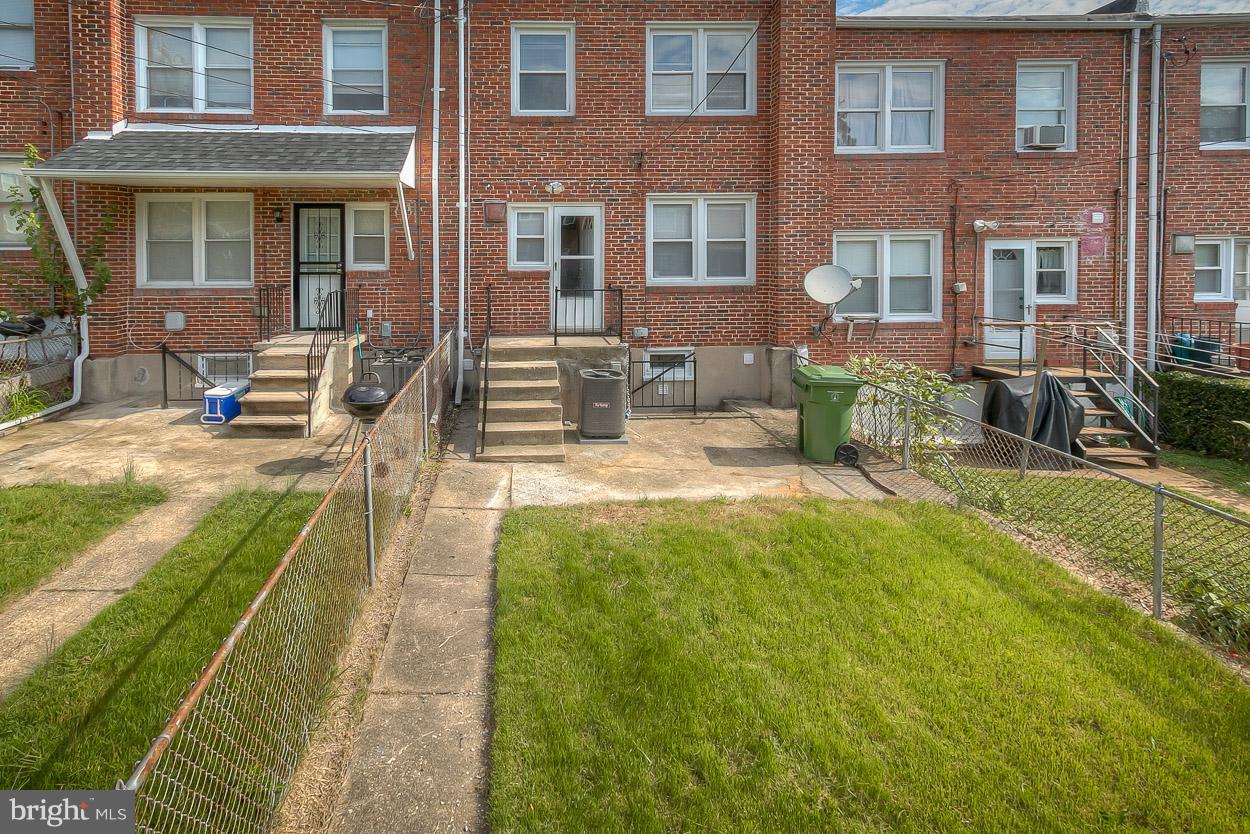 811 St Dunstans Road Baltimore, MD 21212 - Photo 29 of 30 Exterior (Rear)