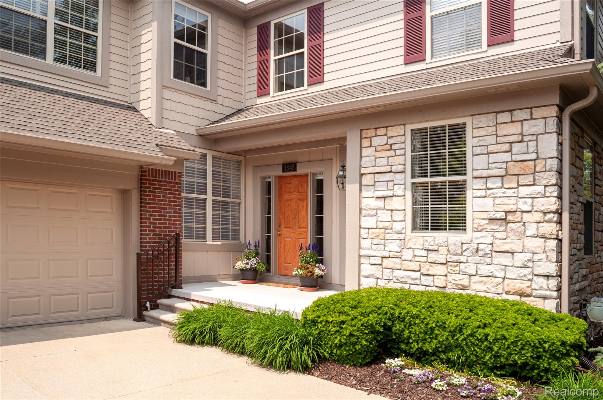 3845 Winding Brk Circle Rochester, MI 48309 - Photo 5 of 80 5 Summer ext. 3845 Winding Brook Cir Rochester Hills Burke J.jpg