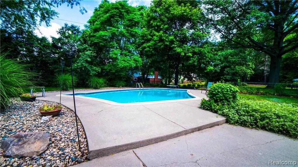 29893 Beacontree Street Farmington Hills, MI 48331 - Photo 16 of 17