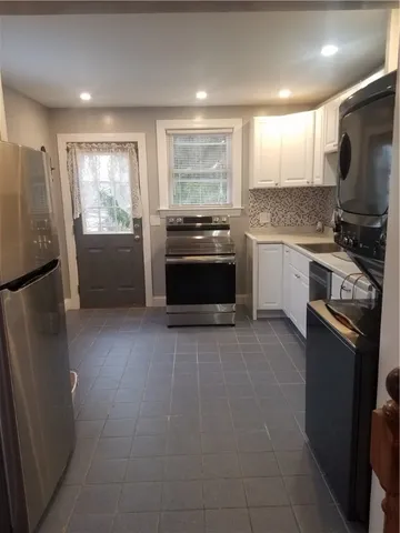 $4,250 | 6 Prescott Hall Road, Unit 2, Newport, RI 02840