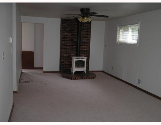 303 Ewings Mill Road Coraopolis, PA 15108 - Photo 5 of 12 Living Room.
