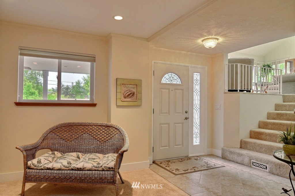 5430 Southwest Angeline Street Seattle, WA 98116 - Photo 3 of 24 Gallery Image 3