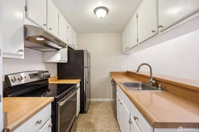 a view of an outdoor space and tennis court