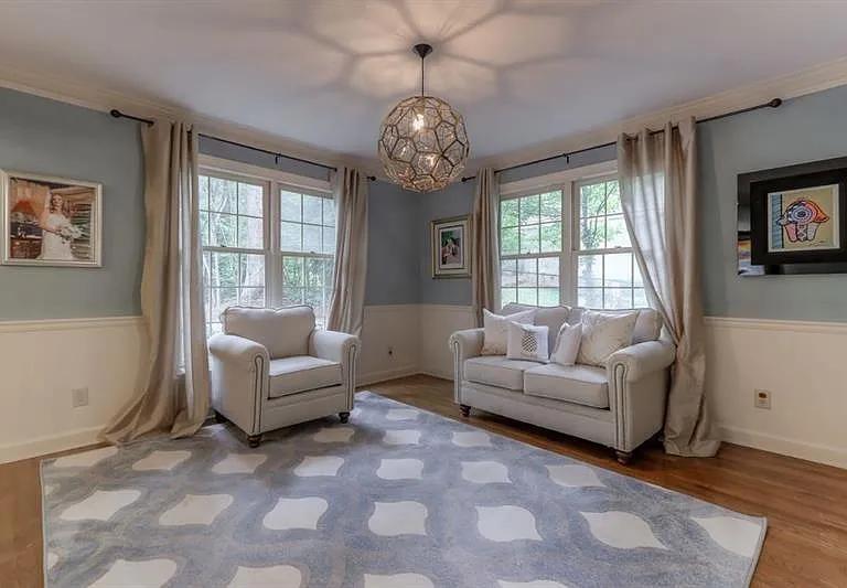 555 Greenland Road Northeast Sandy Springs, GA 30342 - Photo 4 of 47