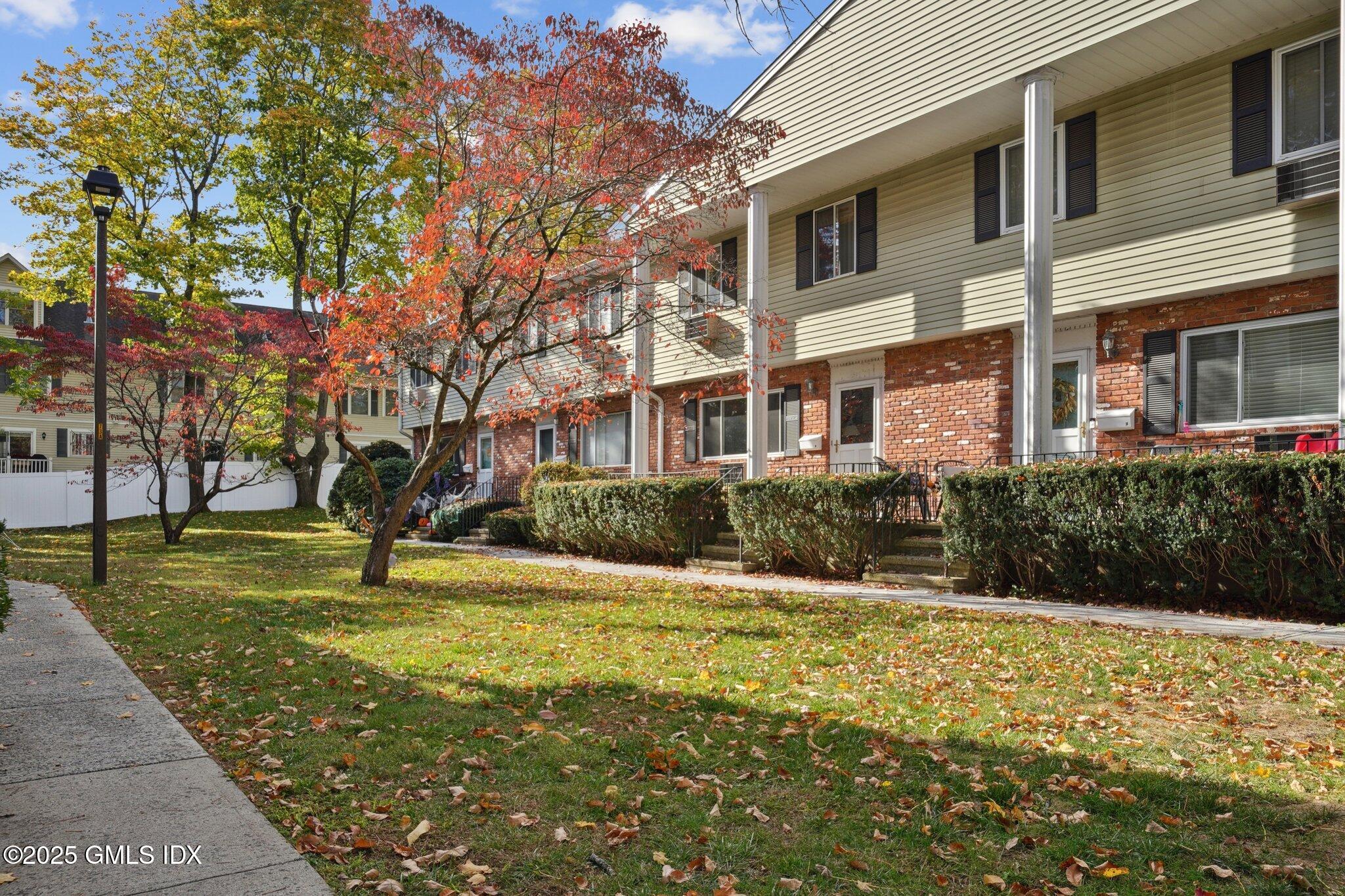 a view of a house with a yard