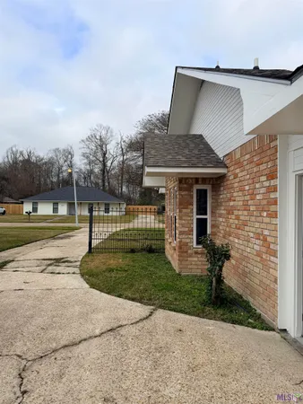 $2,400 | 15814 Woodwick Avenue, Baton Rouge, LA 70816