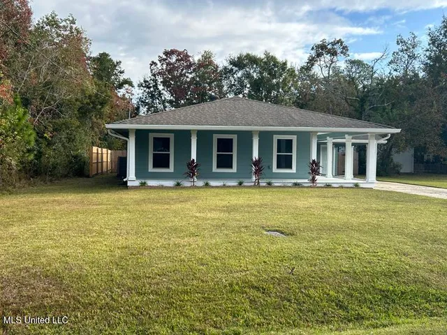 $314,900 | 122 Lakeside Drive, Waveland, MS 39576
