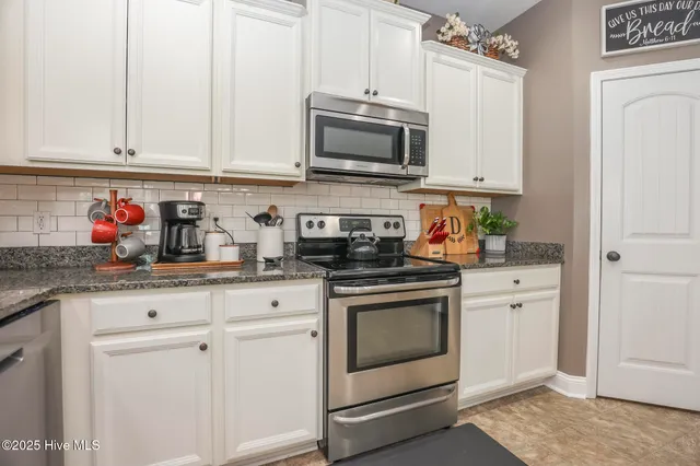 $435,000 | 313 Bear Run, Maple Hill, NC 28454