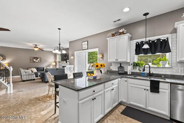 $435,000 | 313 Bear Run, Maple Hill, NC 28454