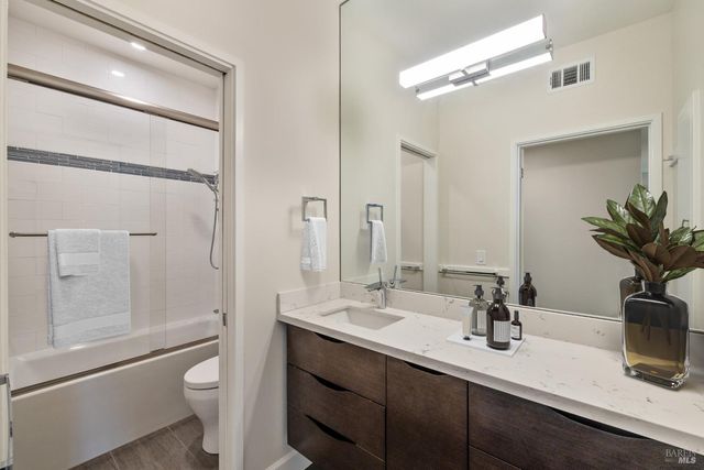 $7,700,000 | 2002 Paradise Drive, Tiburon, CA 94920