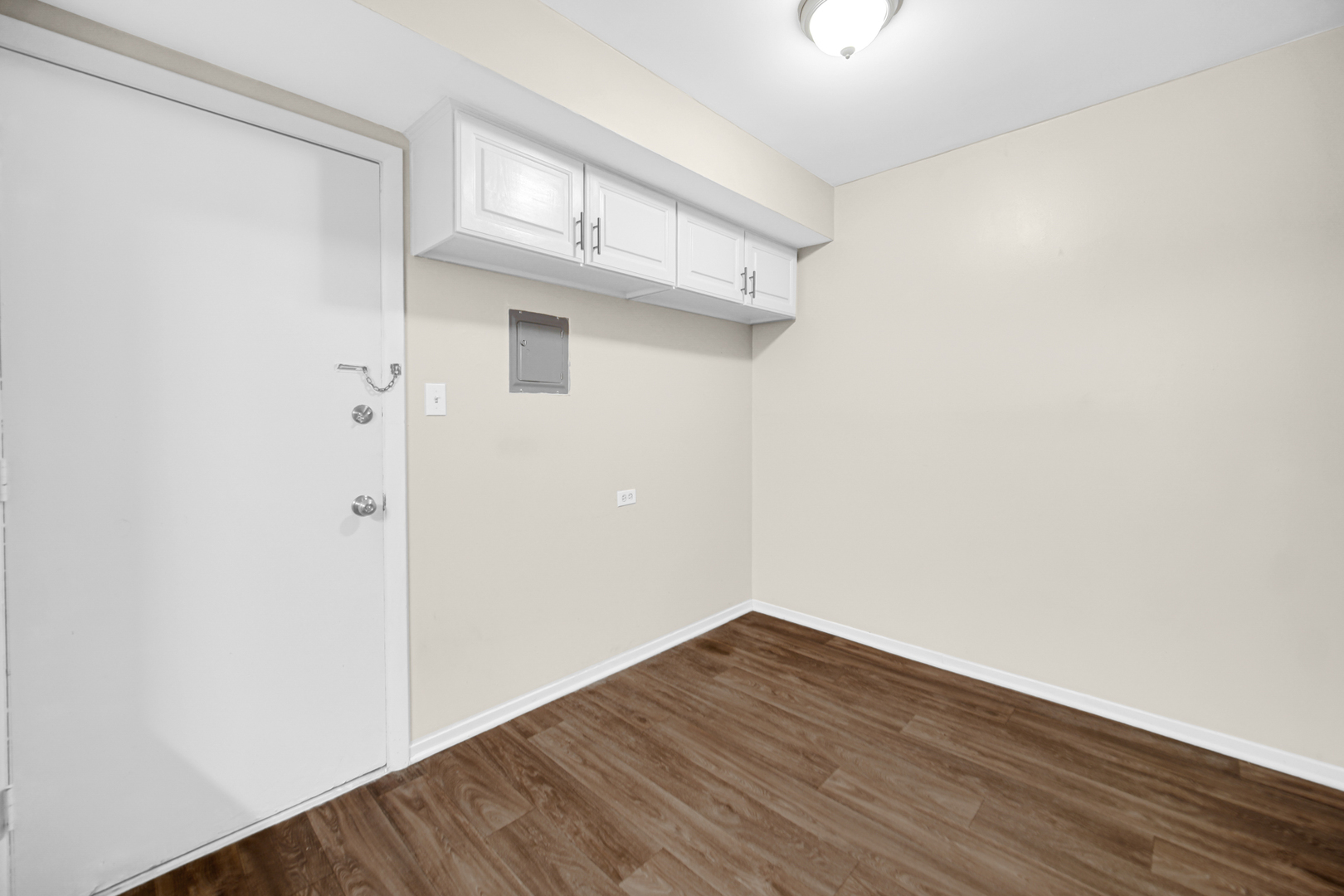 1320 Lore Lane, Unit 107B Lombard, IL 60148 - Photo 13 of 48 a view of small space with wooden floor