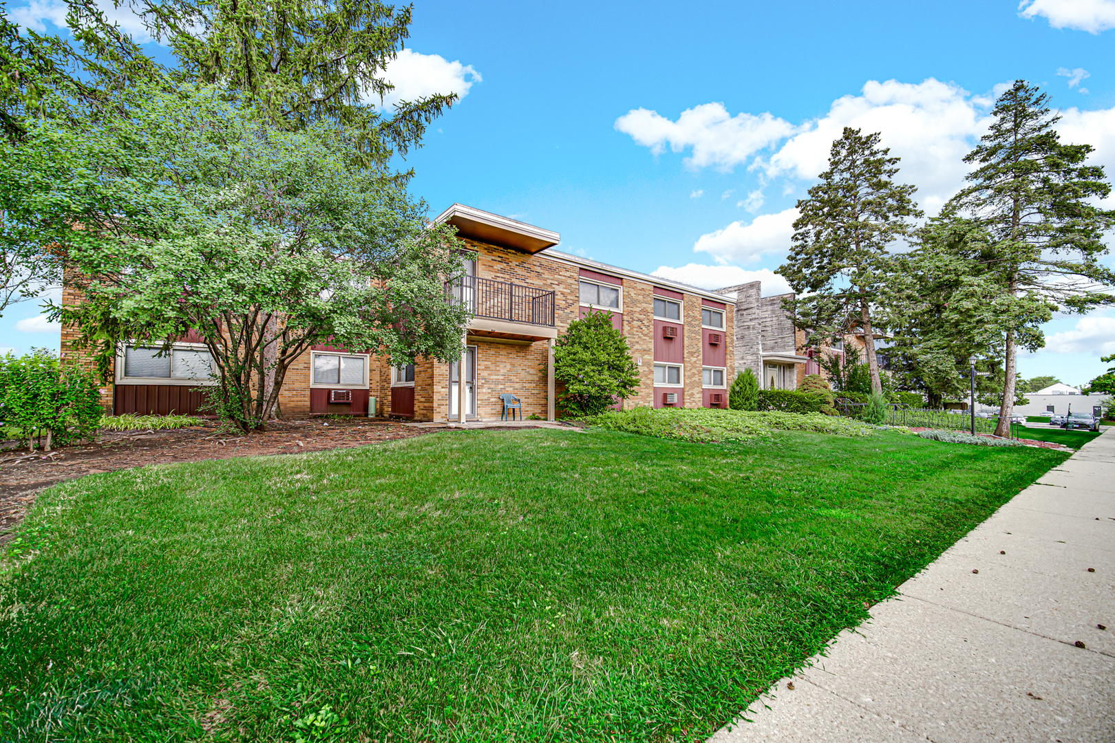 1320 Lore Lane, Unit 107B Lombard, IL 60148 - Photo 21 of 48 a front view of a house with garden