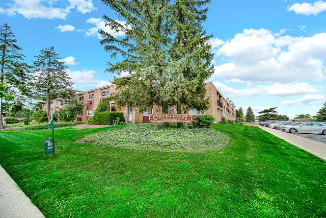 a view of a garden with a fountain