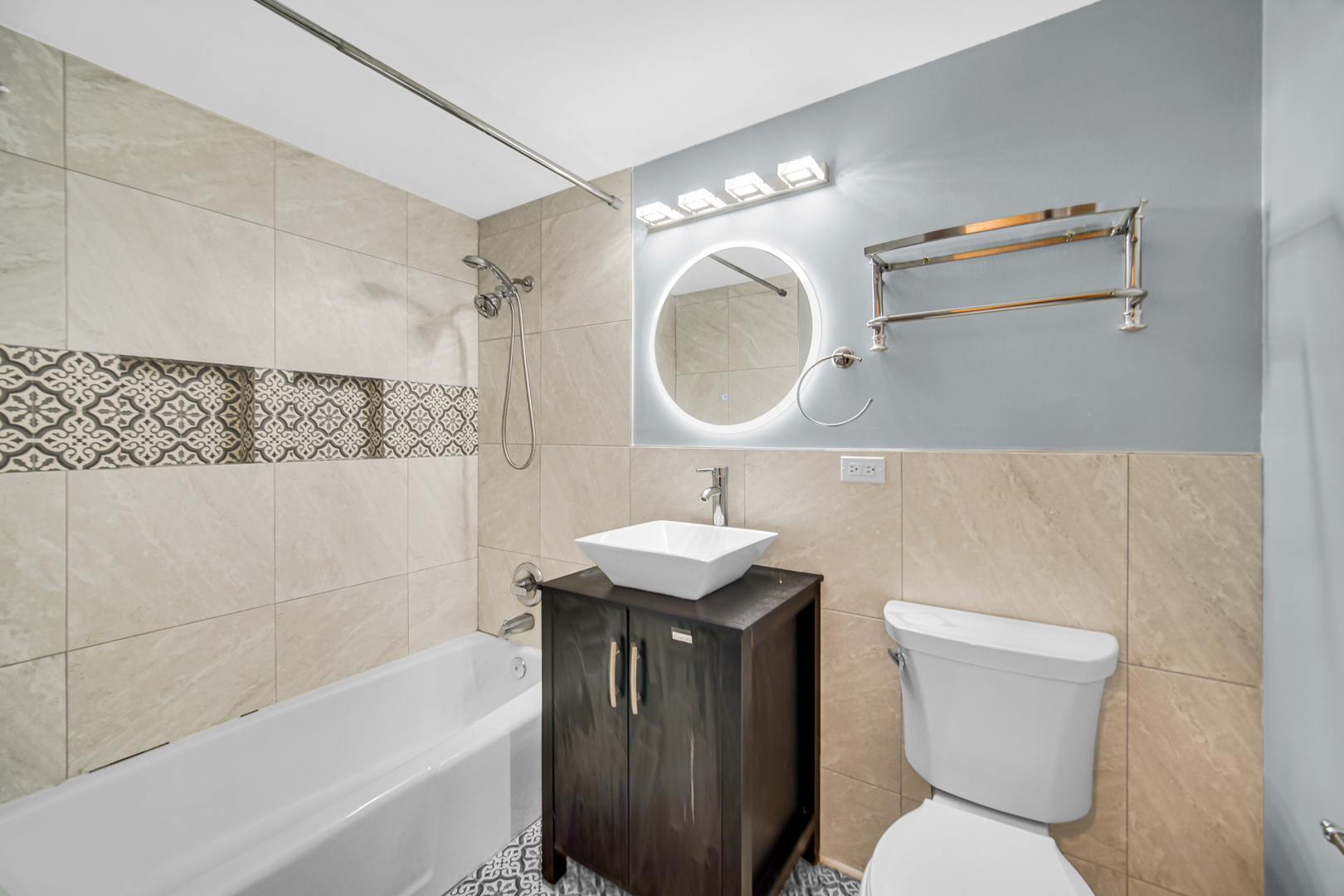 1320 Lore Lane, Unit 107B Lombard, IL 60148 - Photo 8 of 48 a bathroom with a sink a toilet and bathtub