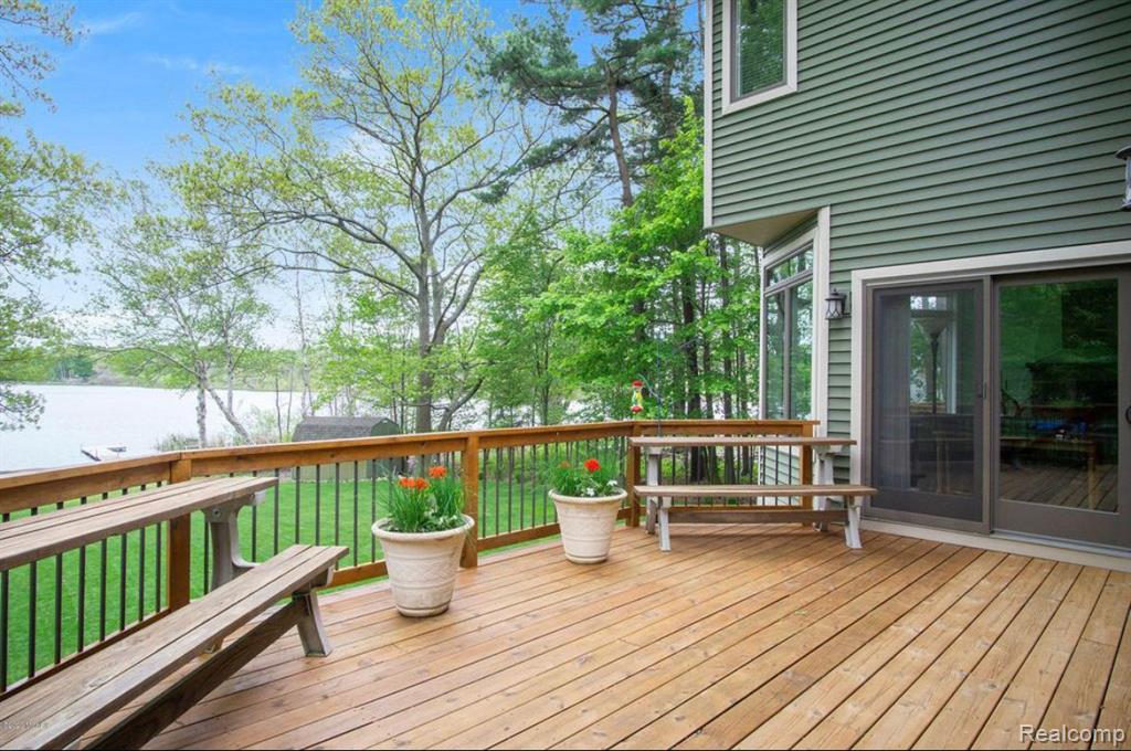 3271 Lakeshore Road Manistee, MI 49660 - Photo 9 of 51