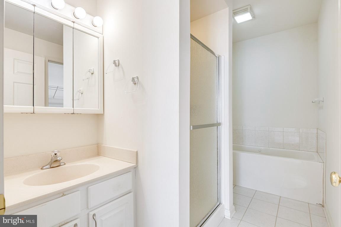 4089 Piney Grove Road Reisterstown, MD 21136 - Photo 25 of 31 Owner's Suite Full Bathroom