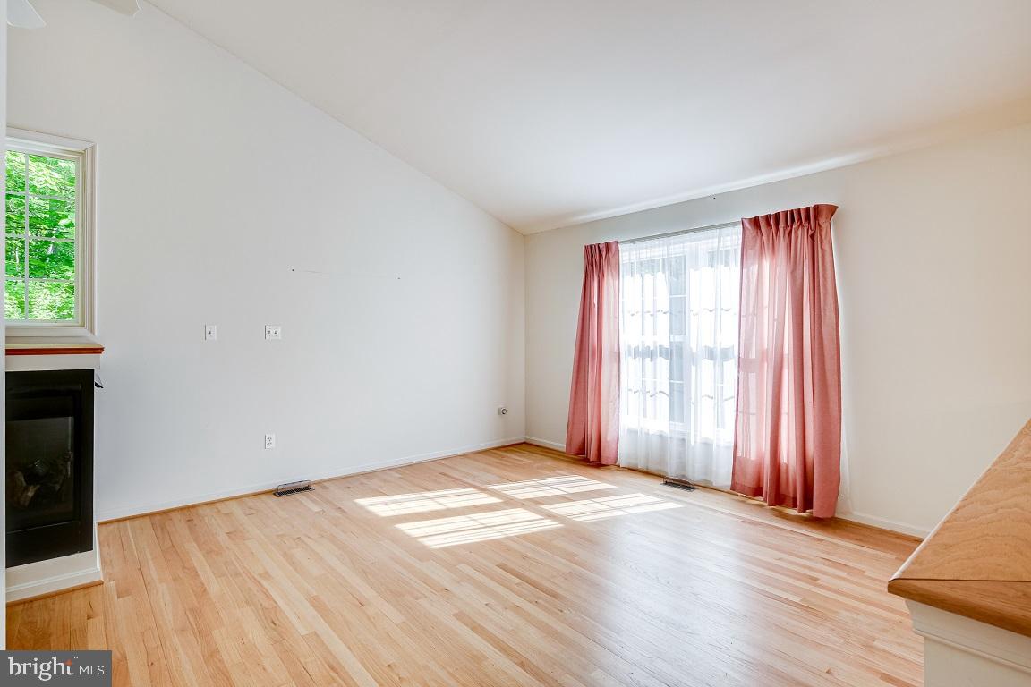 4089 Piney Grove Road Reisterstown, MD 21136 - Photo 5 of 31 Living Room
