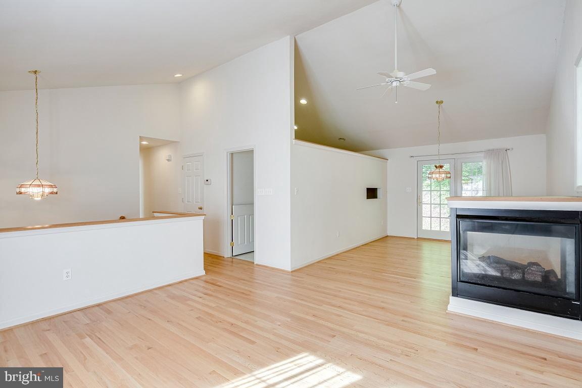4089 Piney Grove Road Reisterstown, MD 21136 - Photo 6 of 31 Living Room
