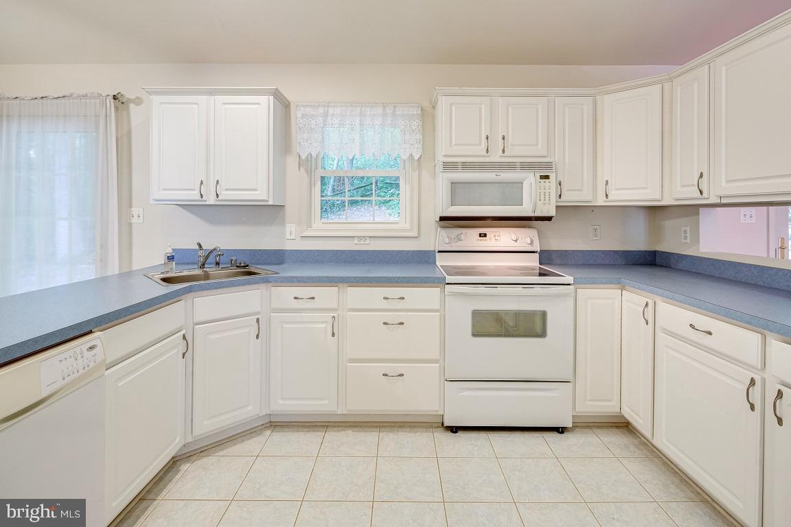 4089 Piney Grove Road Reisterstown, MD 21136 - Photo 9 of 31 Kitchen